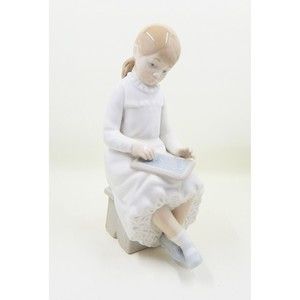 NAO by Lladro Porcelain School Girl With Slate Figurine 117 Spain